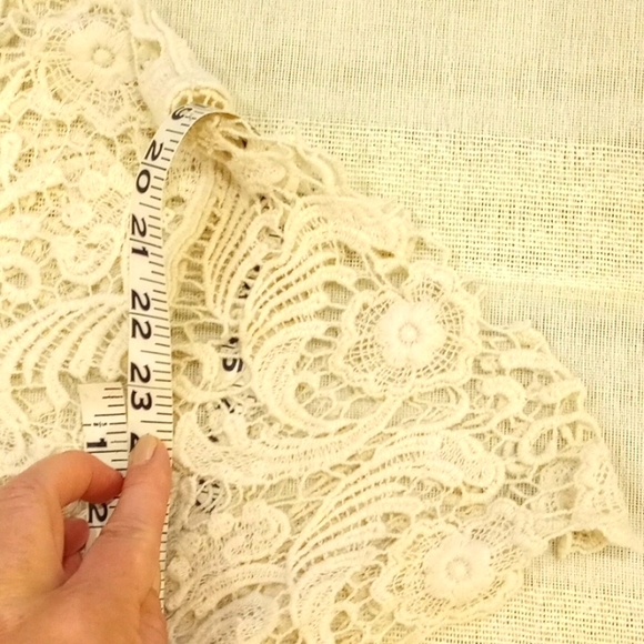 Crocheted Ladies Knit Top Size:M Color: Ivory - Picture 9 of 9